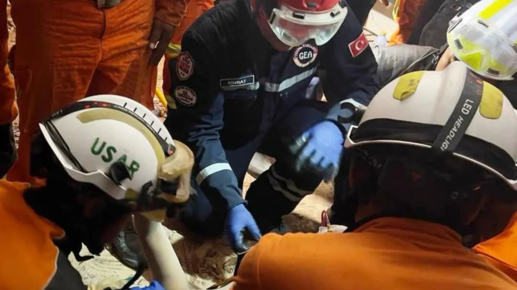 rescatado cinco días después terremoto Birmania