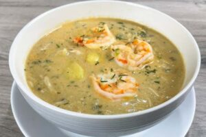 caldo de camarón ecuatoriano