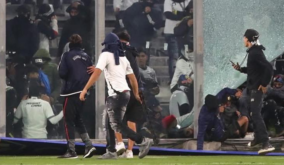Dos hinchas de Colo Colo murieron este 10 de abril de 2025 en Santiago, Chile, tras una avalancha en un acceso al Estadio Monumental