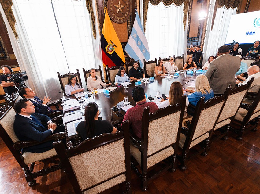 El Concejo Municipal, en una sesión extraordinaria este jueves por la mañana, expresó un respaldo mayoritario al alcalde Aquiles Alvarez