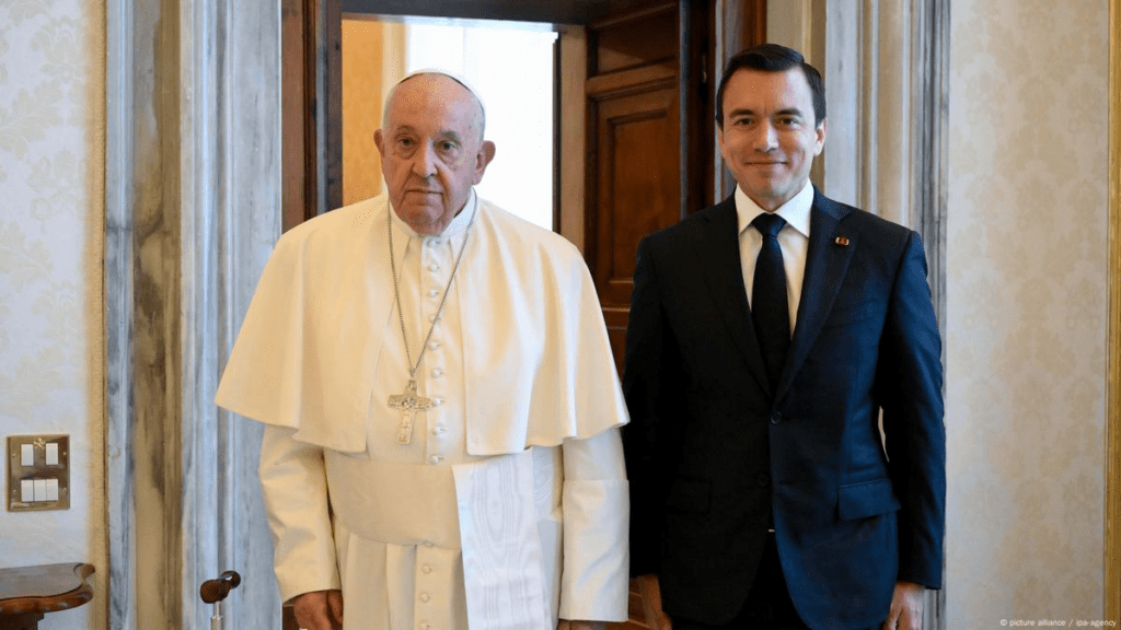 Ecuador honra al papa Francisco con tres días de duelo nacional, según decreto presidencial