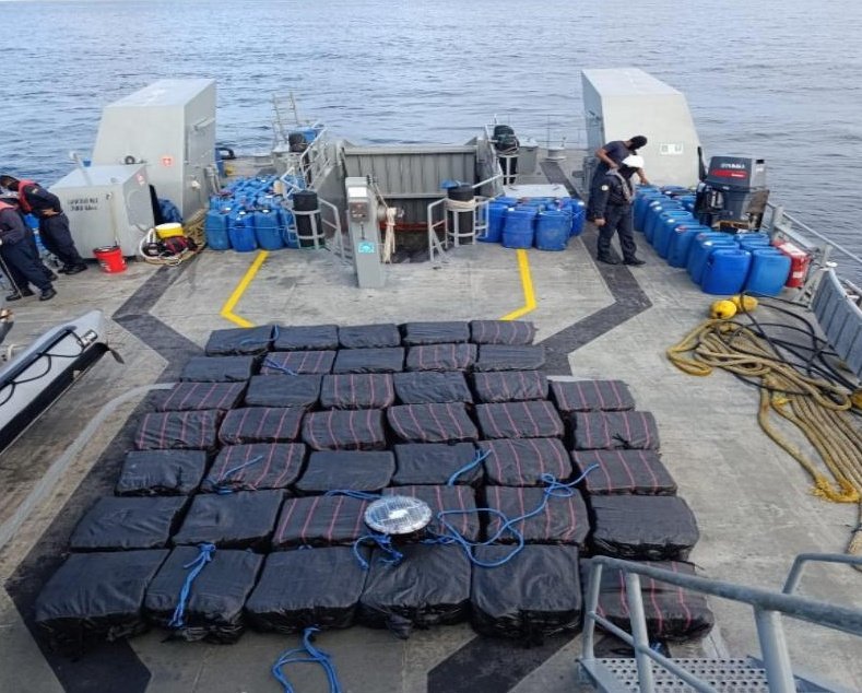 Dos pescadores oriundos de Jaramijó detenidos en altamar con más de una tonelada de cocaína.
