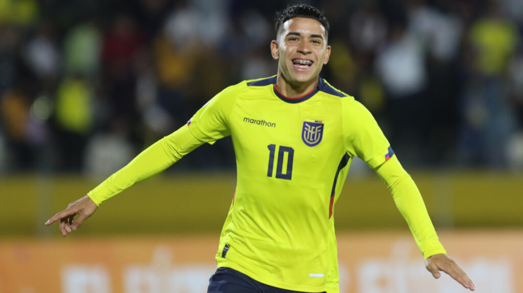el mediocampista ecuatoriano Kendry Paez