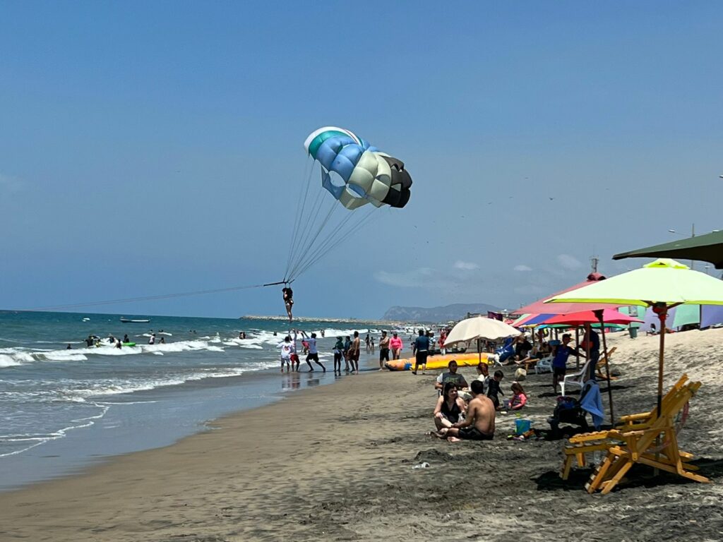 feriados mayo 2025