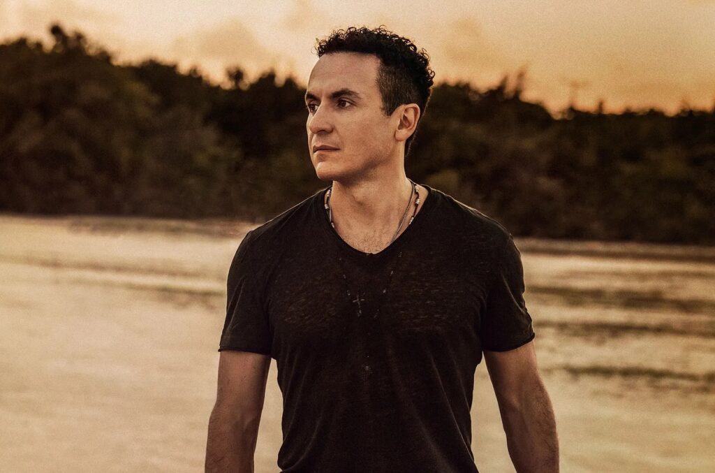 Fonseca prende la fiesta en Ecuador con su Tropicalia Tour 2025