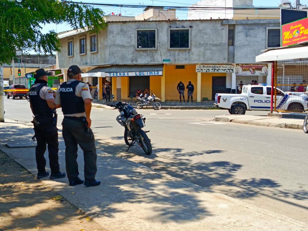 Un sicario asesinó al dueño de un barbero en la calle 108 de la parroquia Tarqui, en Manta.