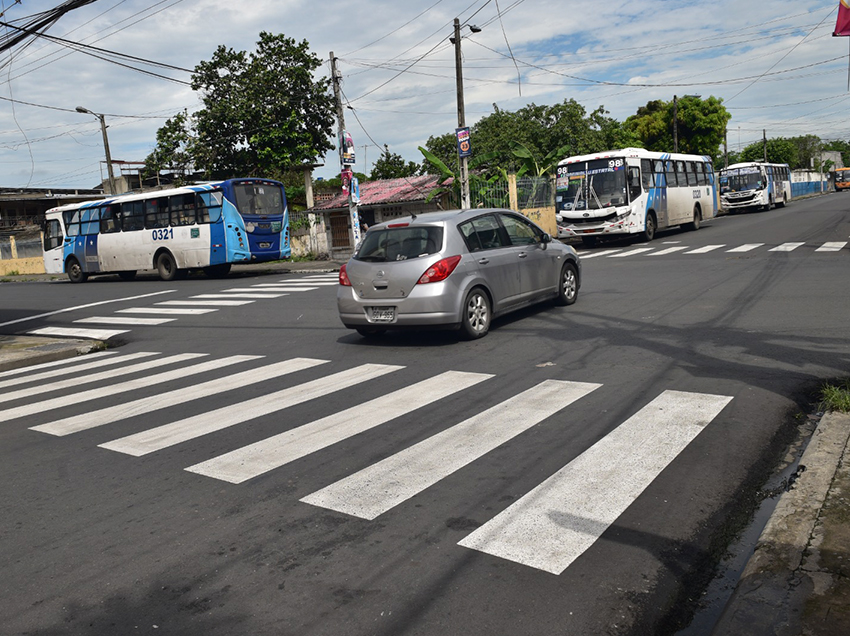 Guayaquil, enfrenta retos por su densidad poblacional. Las calles congestionadas aumentan los riesgos para peatones.