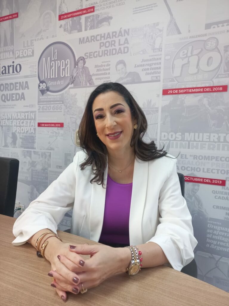 Vanesa Espinel, representante de BanEcuador, agencia Tarqui.