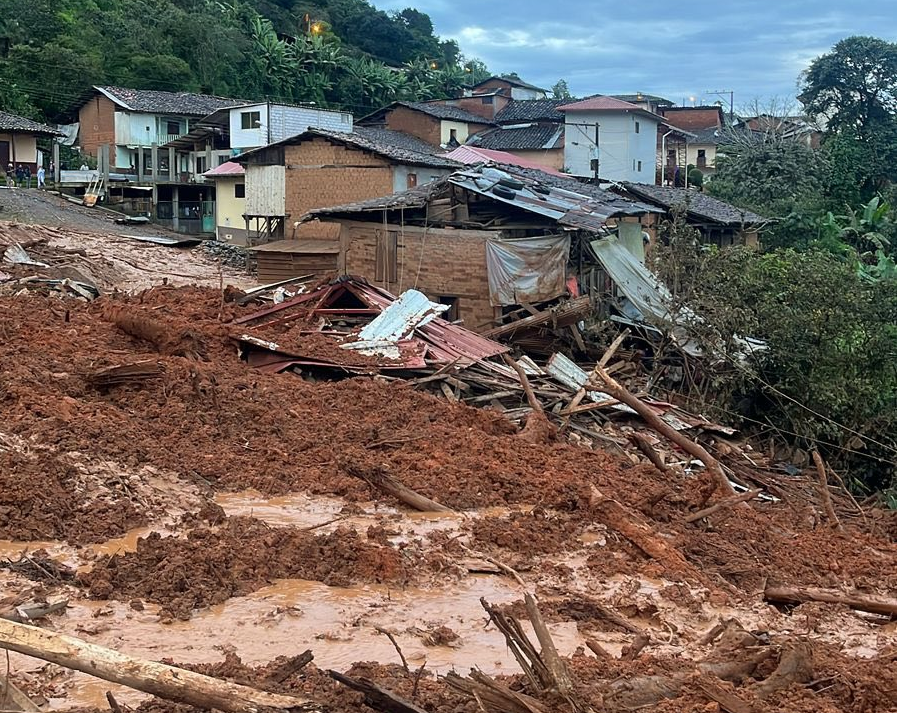 Loja / deslizamiento parroquia Lauro Guerrero