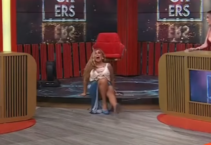 Mariela Viteri se cae en vivo Los Hackers