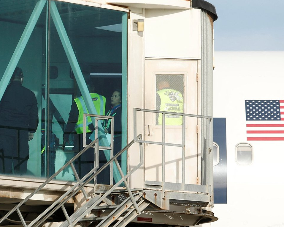 Vuelo con migrantes venezolanos retorna a Venezuela bajo el plan Vuelta a la Patria