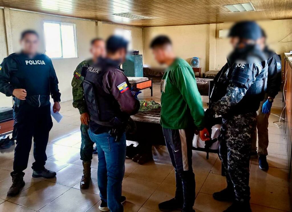 Militar detenido es acusado de pornografía infantil.