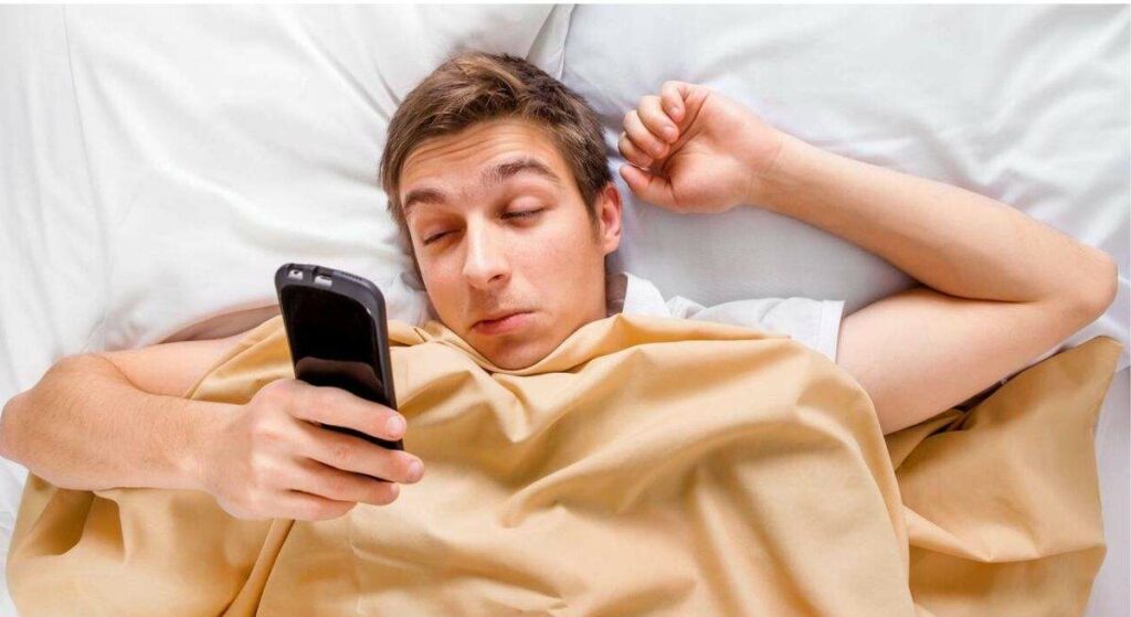 Por qué no deberías revisar el teléfono al despertar: Hábitos para un mejor inicio del día