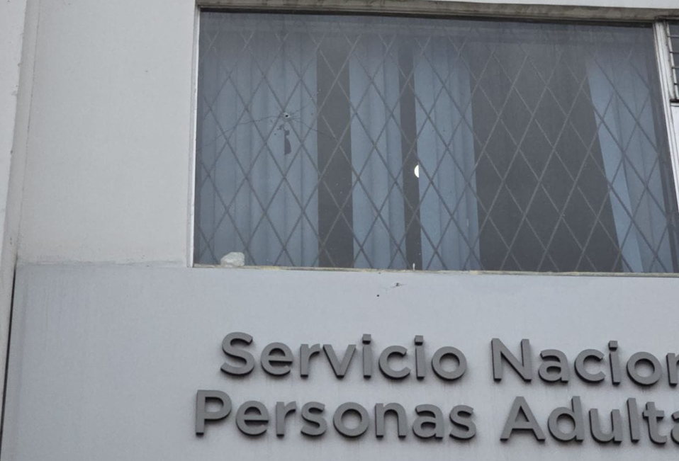 Desconocidos llegaron al edificio del SNAI y dispararon en varias ocasiones.