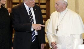 El Papa Francisco, nacido Jorge Mario Bergoglio, falleció el lunes 21 de abril de 2025, a los 88 años