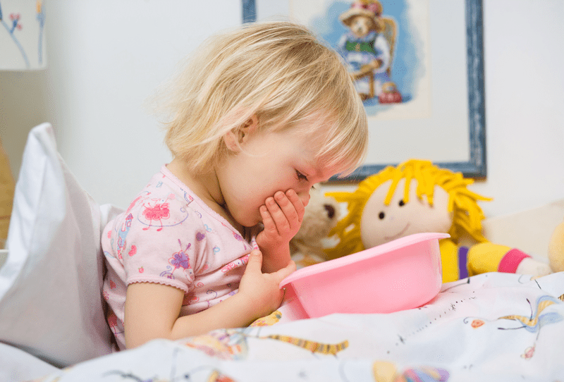 Guía para padres: identificar signos de alarma en niños con vómitos