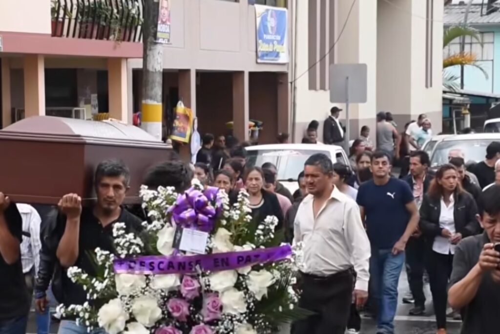 ¡Dolor en Pangua, Cotopaxi! Familiares sepultaron a hombre que fue devorado por dos perros de raza pitbull en la ciudad de Quito.