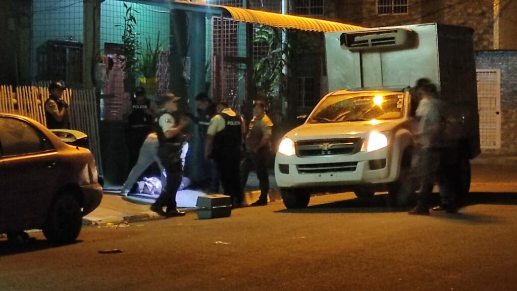 Hicieron más de 30 disparos para asesinar a un hombre en Manta.