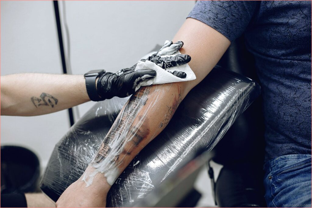 ¿Tatuaje o piercing nuevo? Así puedes ir a la playa sin preocupaciones