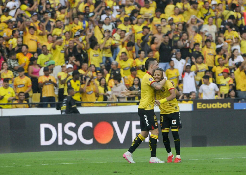 ¡Victoria amarilla! Barcelona derrota a Emelec en el Clásico del Astillero 236