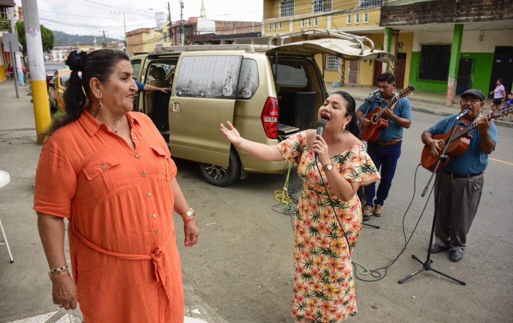 El Día de la Madre, que se celebrará este domingo 11 de mayo, se convierte en un motor económico y cultural para Manabí