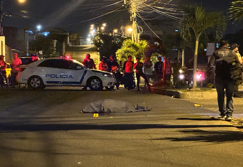 A Joel Tuarez Mendoza, de 25 años, lo asesinaron de varios disparos en la ciudadela 15 de Abril, en Manta.