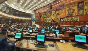 A partir del domingo 1 de junio de 2025, los legisladores ecuatorianos estarán sujetos a recibir multas económicas.