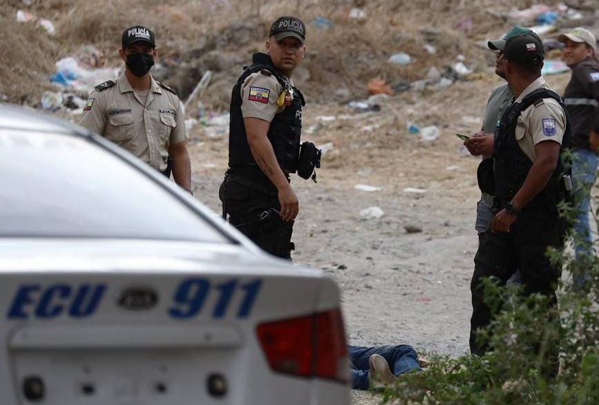 A un empleado portuario, de Guayaquil, identificado como Joao Q., de 31 años, lo asesinaron de varios disparos.