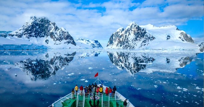 Por primera vez en años, la Antártida ha ganado masa de hielo, sorprendiendo a la comunidad científica y planteando nuevas preguntas sobre el cambio climático.