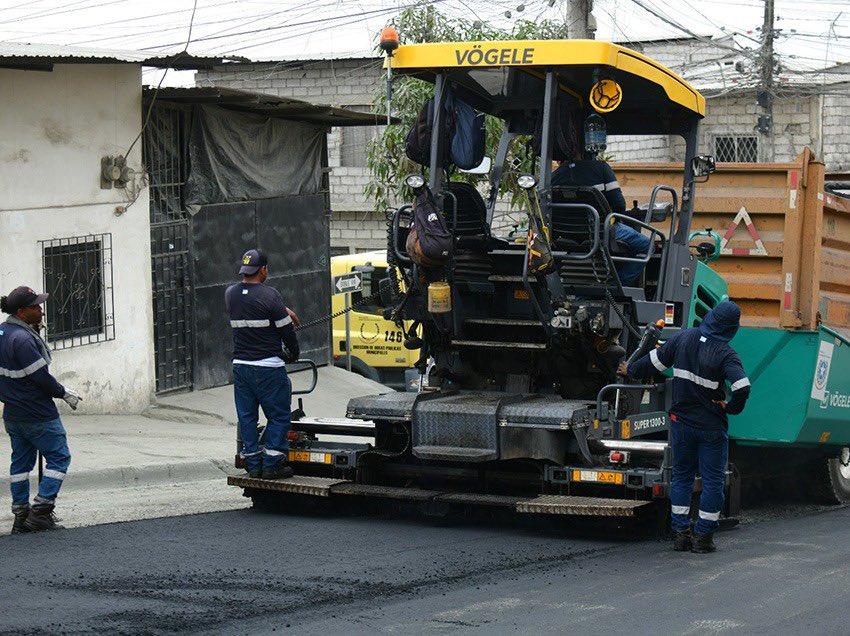 Alcaldía de Guayaquil advierte sobre impacto en mantenimiento vial por falta de asfalto