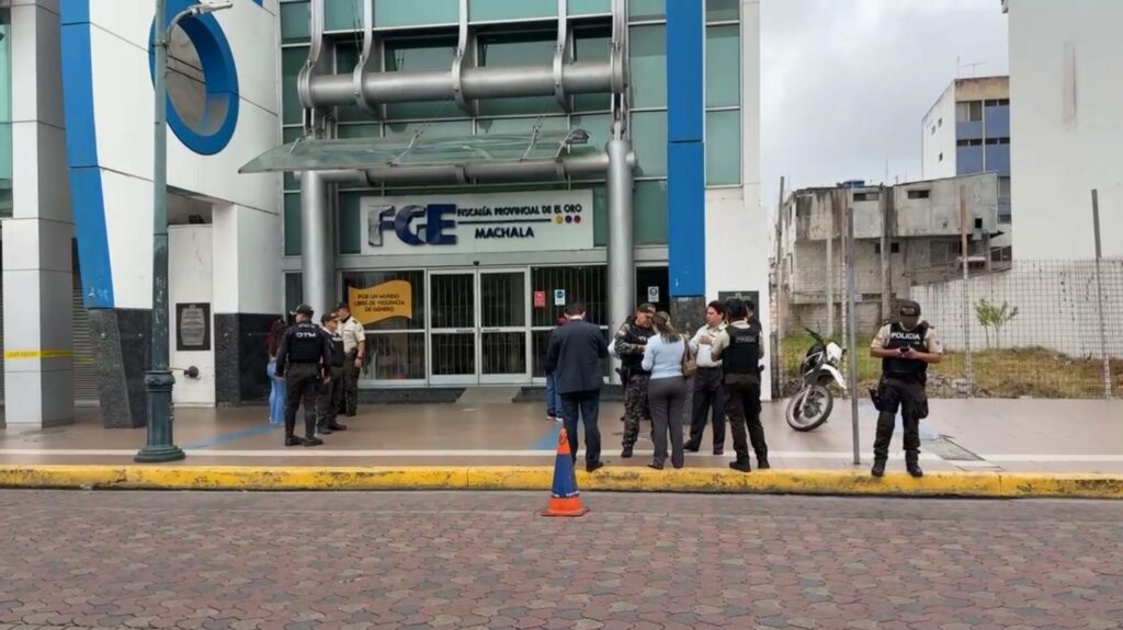 Alerta en Machala: Evacúan Fiscalía por amenaza de explosivos