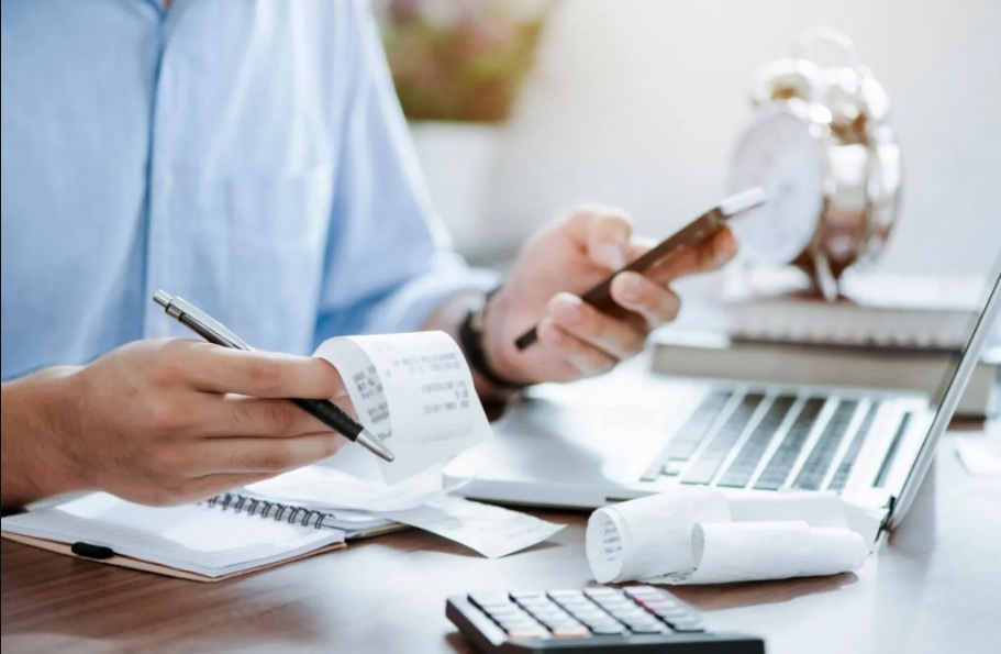 Antes de refinanciar, es fundamental evaluar la situación financiera personal.