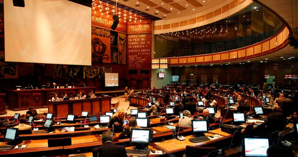 ADN y Revolución Ciudadana negocian mayoría para controlar la Asamblea Nacional
