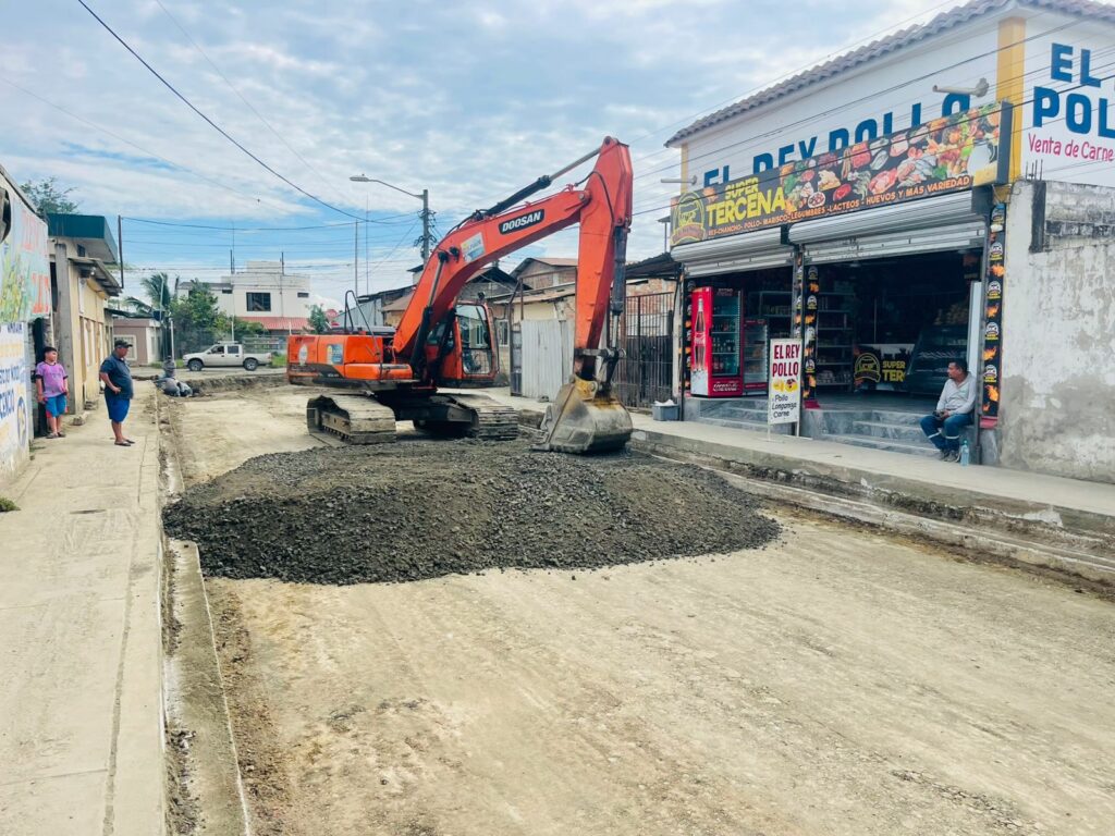 Asfaltarán dos calles de Charapotó que conectan con la vía a Correagua