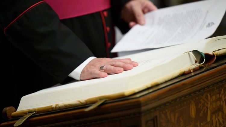 Así juraron secreto los encargados del cónclave 2025 en el Vaticano