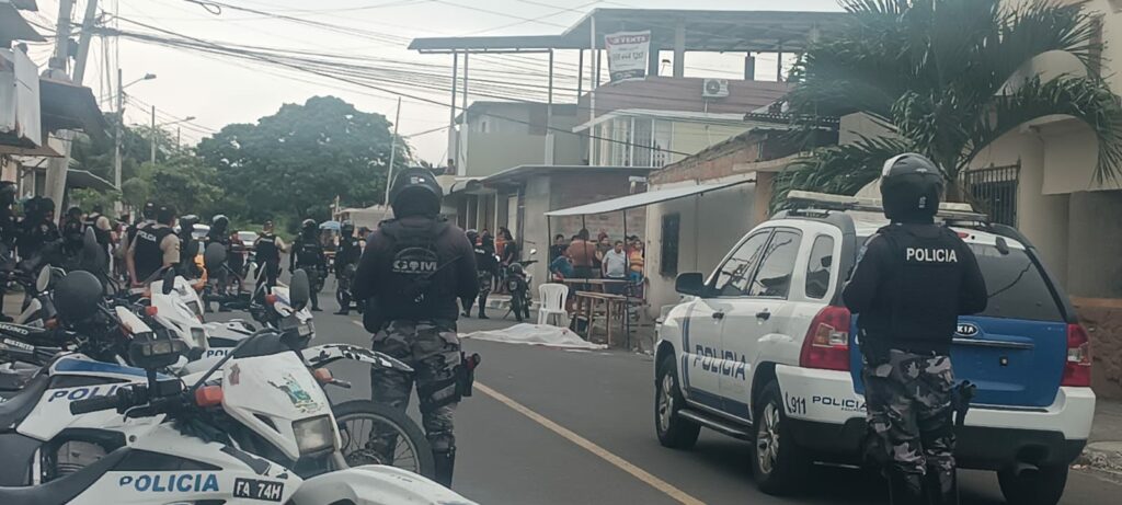 Ataque sicario deja un muerto y dos heridos en barrio de Manta