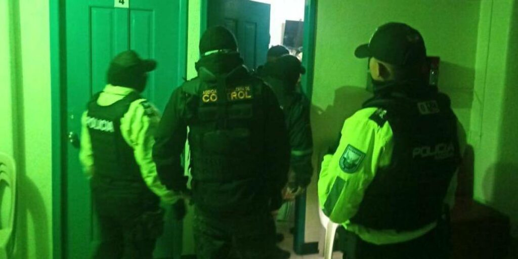 Autoridades clausuran prostíbulo ilegal en Quito y rescatan a tres menores