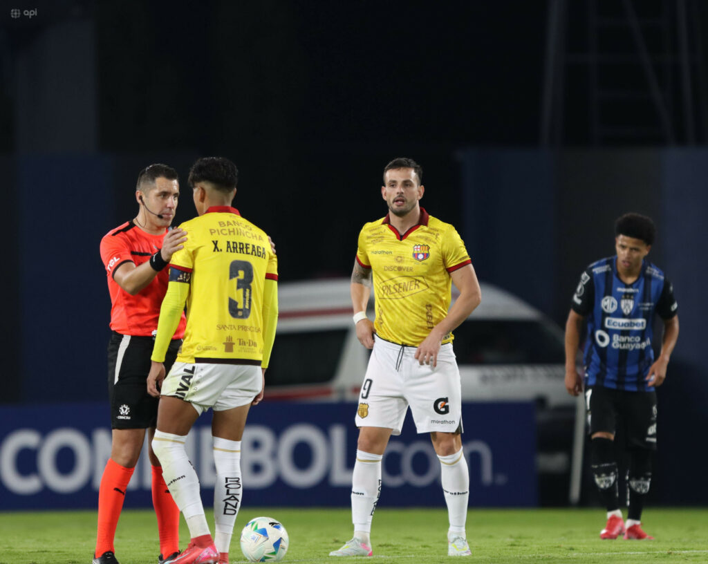 Barcelona SC enfrenta tres prohibiciones de FIFA para registrar jugadores