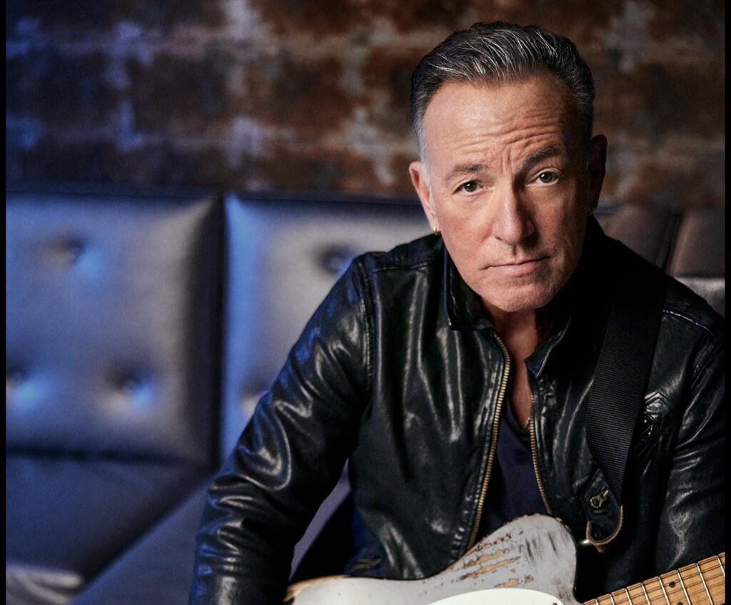 Bruce Springsteen En Estados Unidos, están persiguiendo a la gente por ejercer su derecho a la libertad de expresión y manifestar su desacuerdo