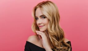 Así puedes evitar el tono naranja en tu cabello rubio tinturado, según experta