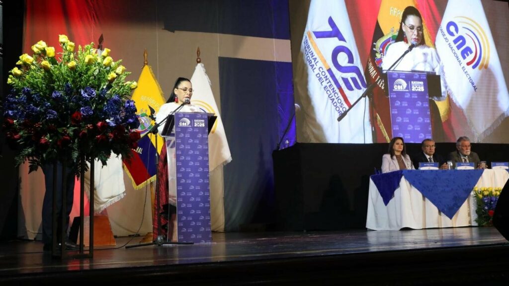 CNE entrega credenciales a asambleístas electos para período 2025-2029