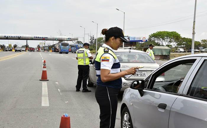 CTE intensifica inspecciones de buses para garantizar seguridad en feriado
