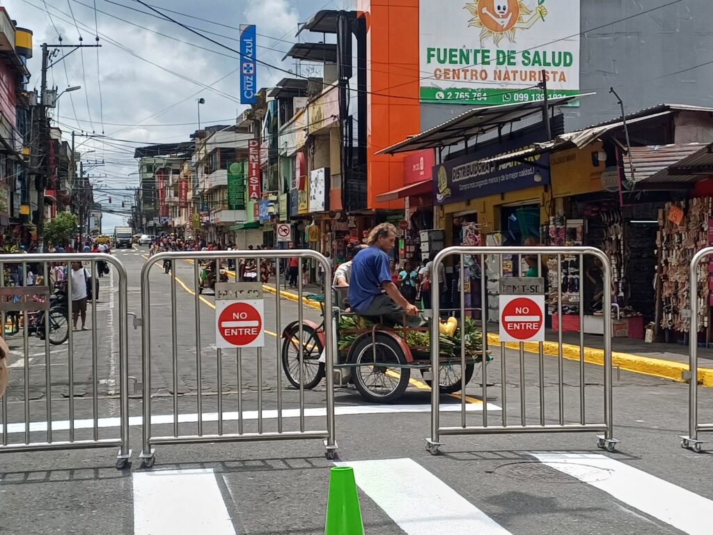 Calle Ambato sin comerciantes ambulantes por segundo día consecutivo