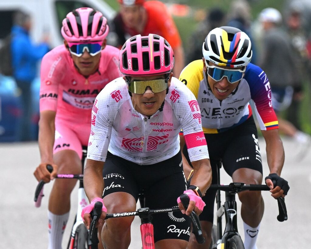Carapaz mantiene cuarto puesto en la general del Giro de Italia