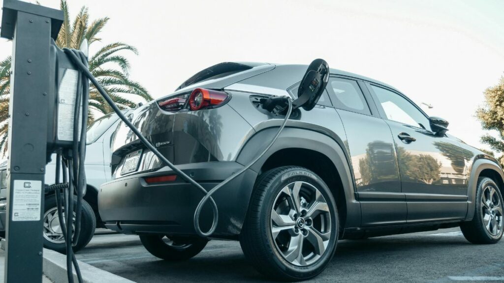 Carros eléctricos en Ecuador: Incrementa la compra de estos vehículos por los precios y el ahorro energético. (Pexels).