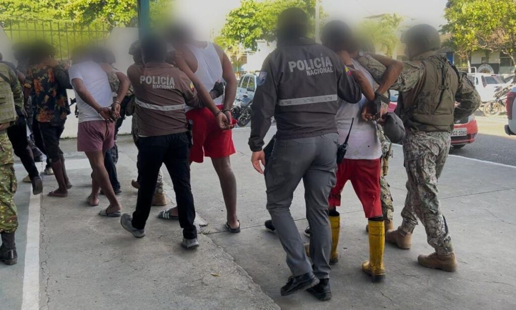 Catorce detenidos en operativo contra grupo criminal “Los Tiguerones” en Esmeraldas