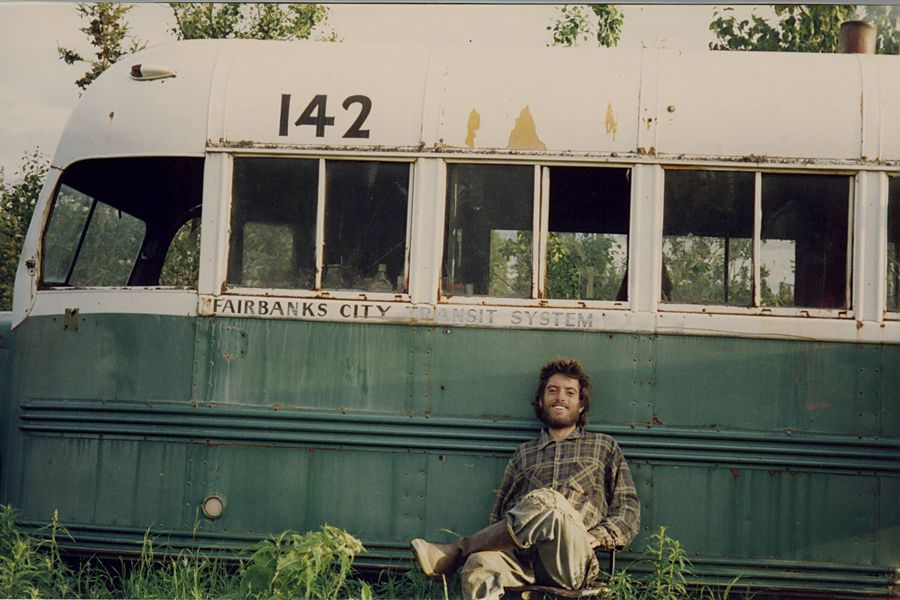 La historia de Christopher McCandless fue publicada en el libro Hacia rutas salvajes en 1996 y adaptada al cine en 2007.