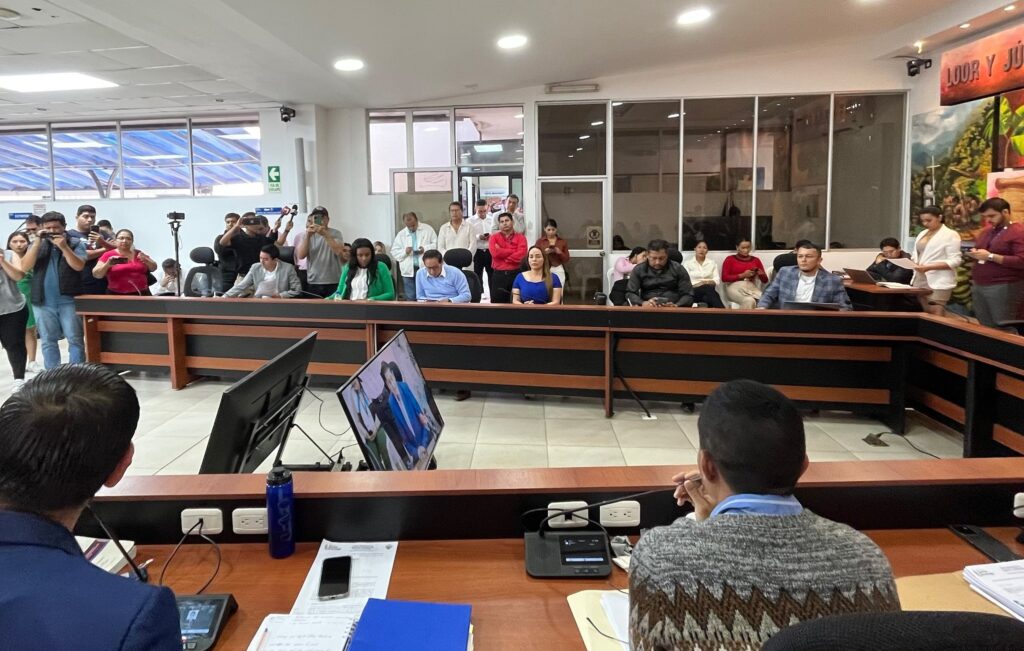 Ciudadanos, concejales y jóvenes participan activamente en las sesiones del Concejo Cantonal de Santo Domingo.