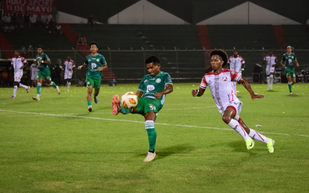 Club 11 de Mayo venció 2-1 a Liga de Portoviejo en presentación de plantilla