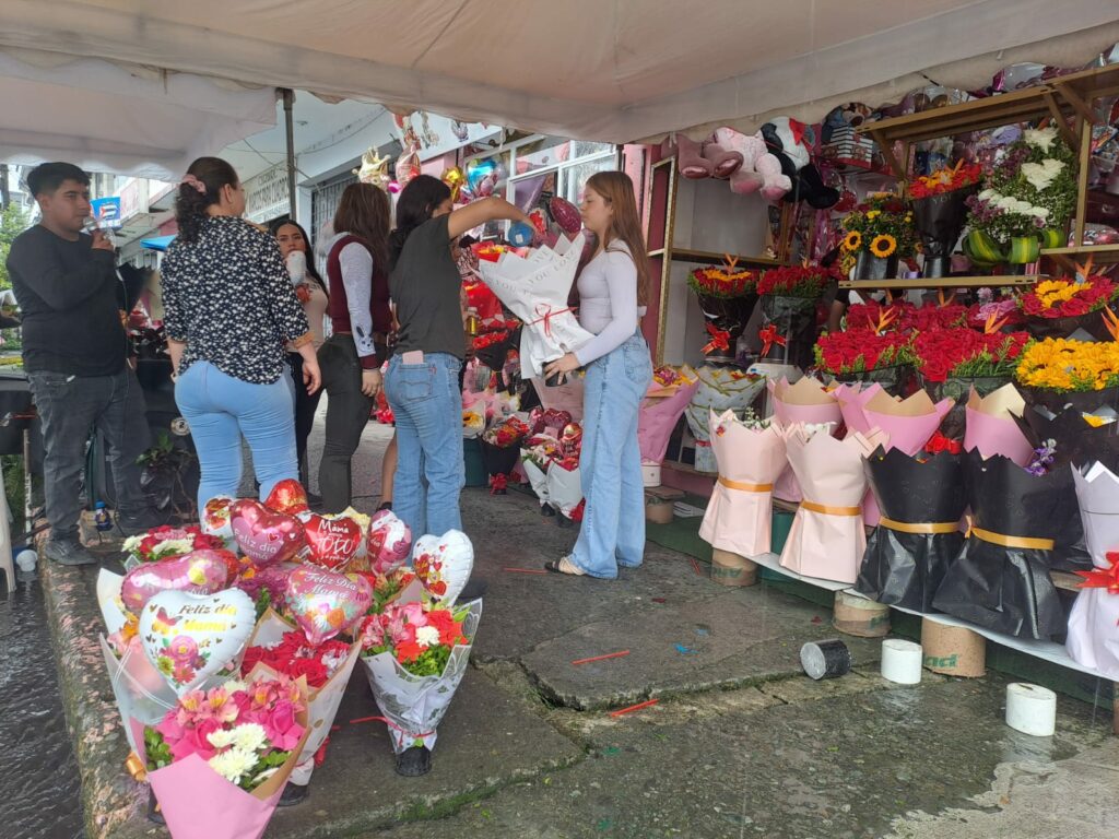 Comerciantes de Santo Domingo reportan aumento en ventas por celebración del Día de la Madre